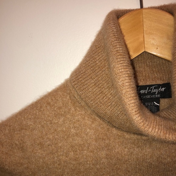 Camel Lord&Taylor cashmere, some holes that have been repaired. Large but fits S - Picture 3 of 3